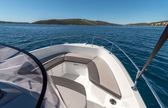 Motorboat JEANNEAU Cap Camarat 6.5 200hp