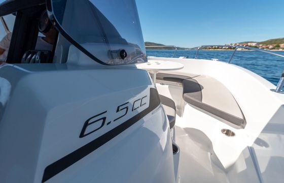 Motorboat JEANNEAU Cap Camarat 6.5 200hp