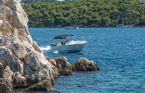 Motorboat JEANNEAU Cap Camarat 6.5 200hp