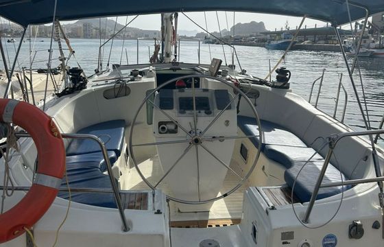 Sailboat BENETEAU OCEANIS 440 13.4m