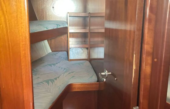 Sailboat BENETEAU OCEANIS 440 13.4m