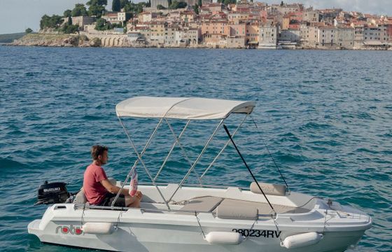 Boat without licence  Rent a boat NEW Roto 450s 6hp