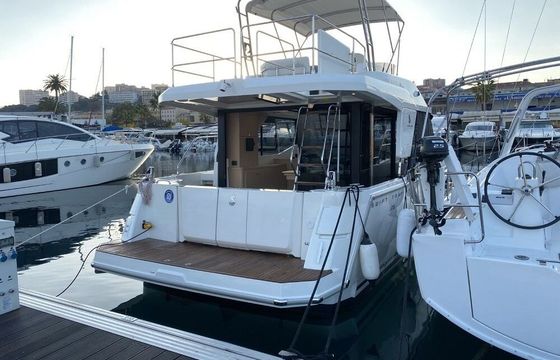 Motorboat BENETEAU SWIFT TRAWLER 35 425hp