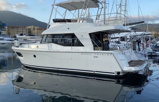 Motorboat BENETEAU SWIFT TRAWLER 35 425hp