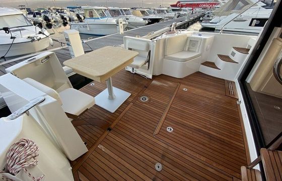 Motorboat BENETEAU SWIFT TRAWLER 35 425hp