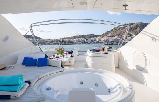 Motor yacht Ferretti 880