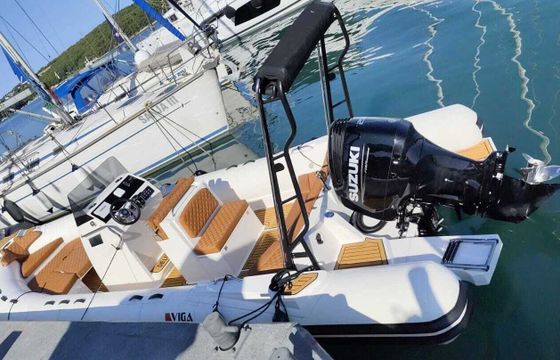 Motorboat Viga Deluxe 760 250hp