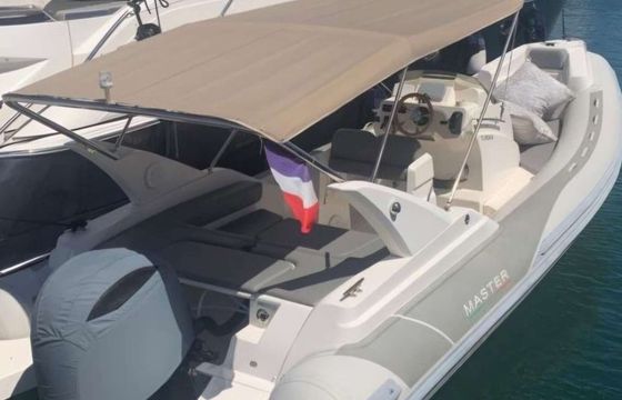 Motorboat Master 700 200hp