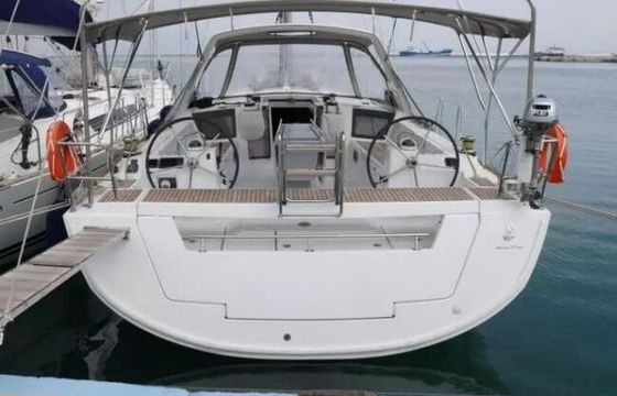 Sailboat Beneteau Oceanis 45 13.85m