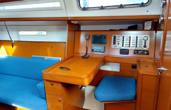 Sailboat Dufour 34 E Performance 10.6m