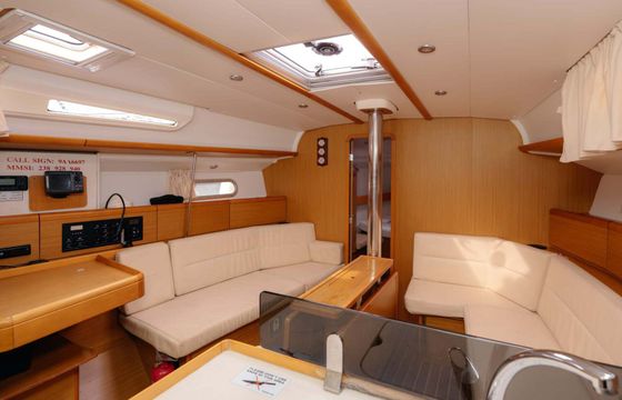 Sailboat Jeanneau Sun Odyssey 42i 12m