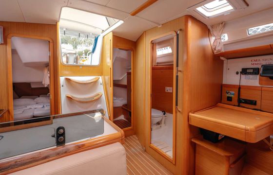 Sailboat Jeanneau Sun Odyssey 42i 12m