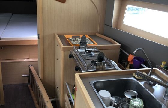 Sailboat BENETEAU Oceanis 38 11.33m