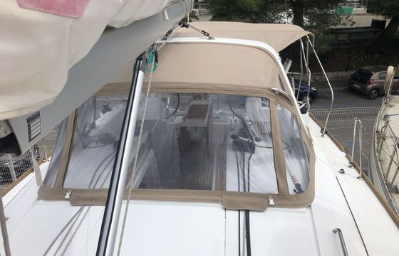Sailboat BENETEAU Oceanis 38 11.33m