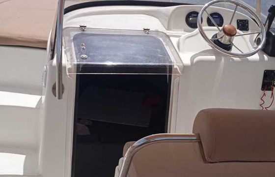 Motorboat polyester yacht s. c. marion 630 cabine 115hp