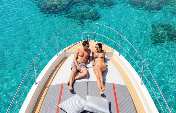 Motorboat Saver Saver 330sport 11 metri incluso water games 600hp