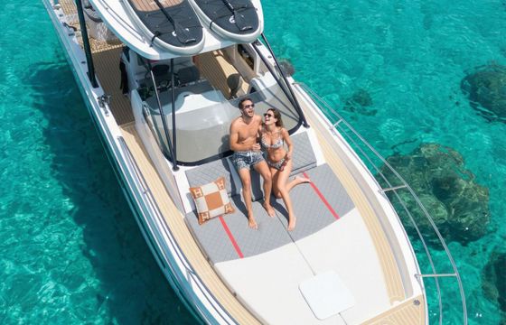 Motorboat Saver Saver 330sport 11 metri incluso water games 600hp
