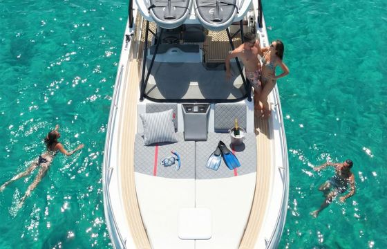 Motorboat Saver Saver 330sport 11 metri incluso water games 600hp