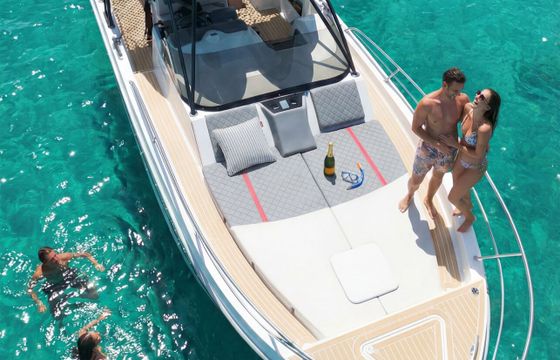 Motorboat Saver Saver 330sport 11 metri incluso water games 600hp