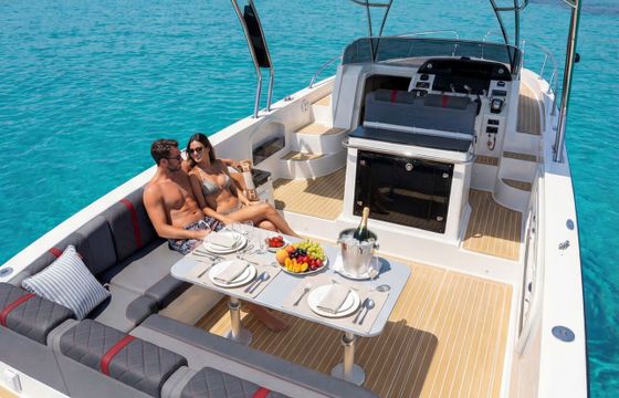 Motorboat Saver Saver 330sport 11 metri incluso water games 600hp