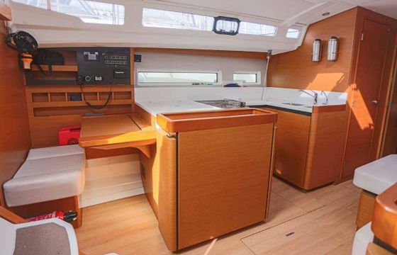 Sailboat Jeanneau Sun Odyssey 440 13m