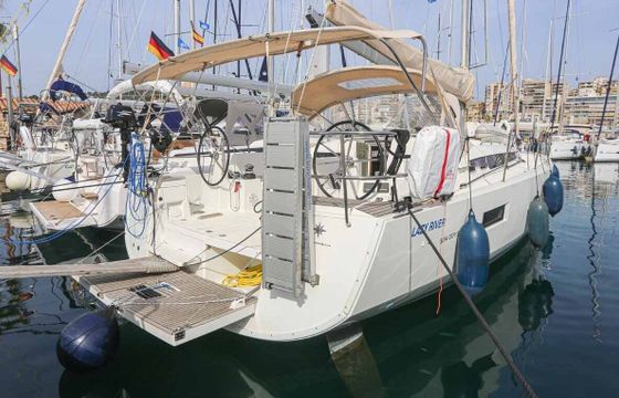 Sailboat Jeanneau Sun Odyssey 440 13m