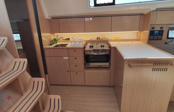Sailboat Bavaria C42 12m