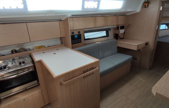 Sailboat Bavaria C42 12m