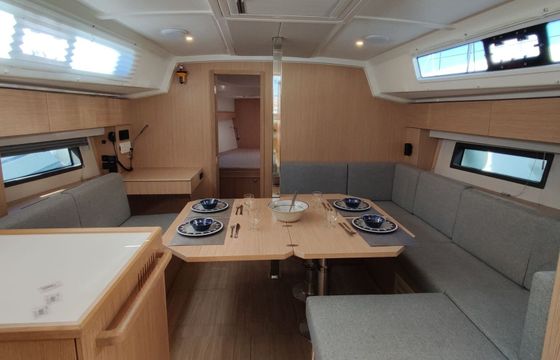 Sailboat Bavaria C42 12m