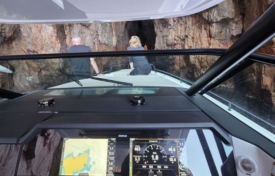 Motorboat Axopar 37 700hp