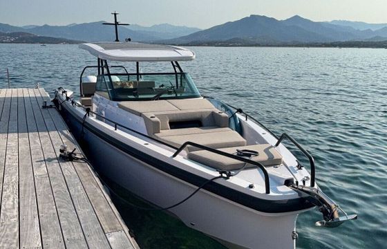 Motorboat Axopar 37 700hp