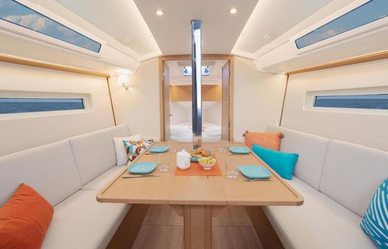 Sailboat Jeanneau Sun Odyssey 350 - 2 cab. 10m