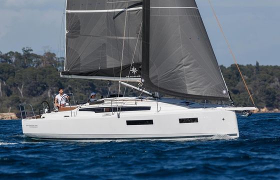 Sailboat Jeanneau Sun Odyssey 350 - 2 cab. 10m