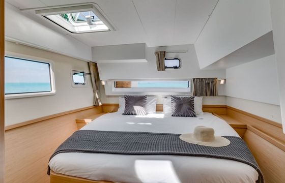 Catamaran Lagoon 42 A/C & GEN. 12m