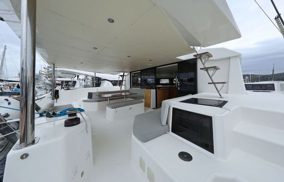 Catamaran DUFOUR 48 14.7m