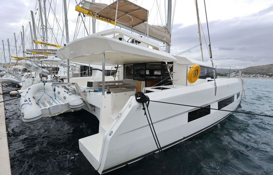Catamaran DUFOUR 48 14.7m