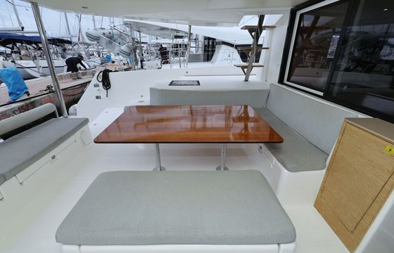 Catamaran DUFOUR 48 14.7m
