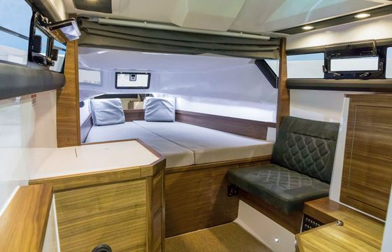 Motorboat Axopar 37XC Cross Cabin 600hp