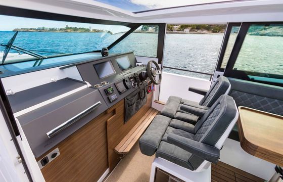 Motorboat Axopar 37XC Cross Cabin 600hp