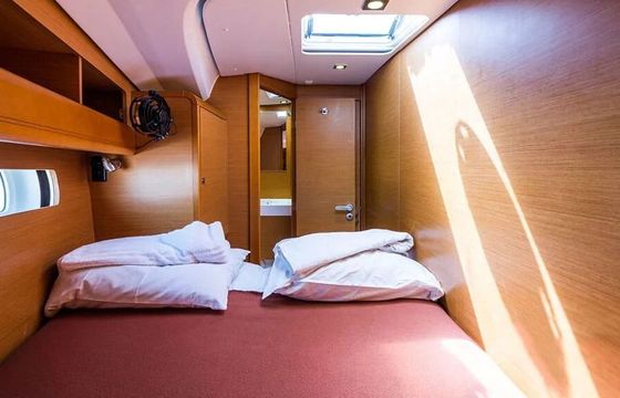 Sailboat Sun Odyssey 469 14m