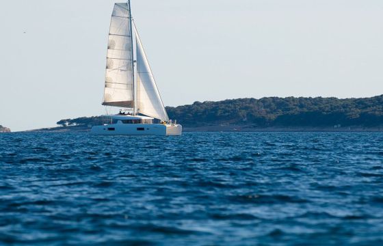 Catamaran Lagoon-Bénéteau Lagoon 42 - 3 + 2 cab. 12m