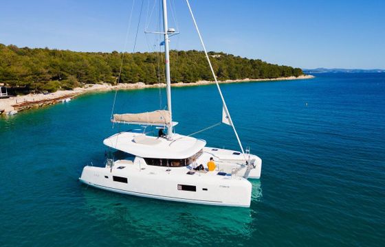 Catamaran Lagoon-Bénéteau Lagoon 42 - 3 + 2 cab. 12m