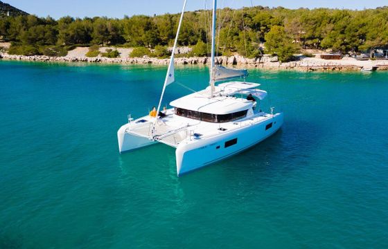 Catamaran Lagoon-Bénéteau Lagoon 42 - 3 + 2 cab. 12m