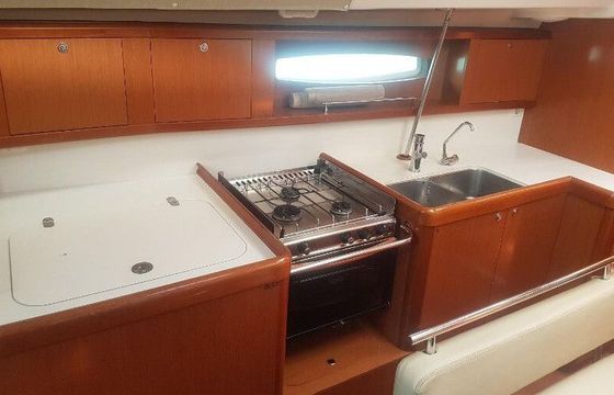 Sailboat BENETEAU OCEANIS 46 14.09m
