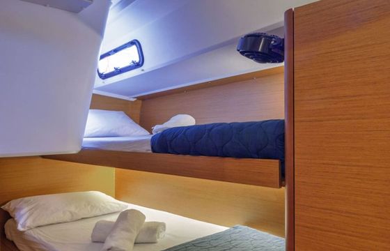 Sailboat Jeanneau Sun Loft 47 14m