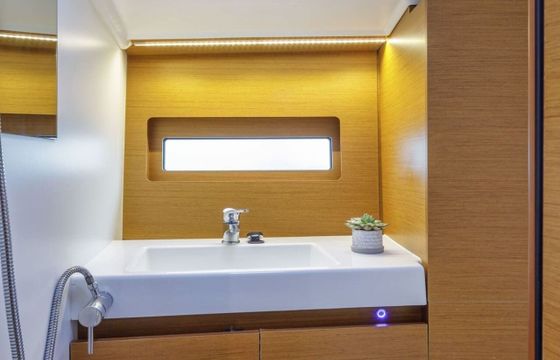Sailboat Jeanneau Sun Loft 47 14m