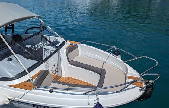 Motorboat Cap Camarat 6.5 BR 150hp