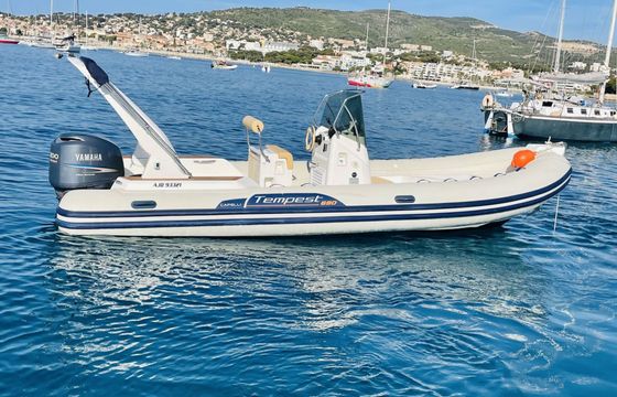 Motorboat Capelli Tempest 690 200hp