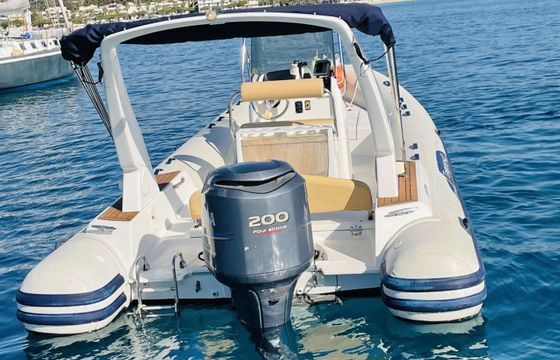 Motorboat Capelli Tempest 690 200hp