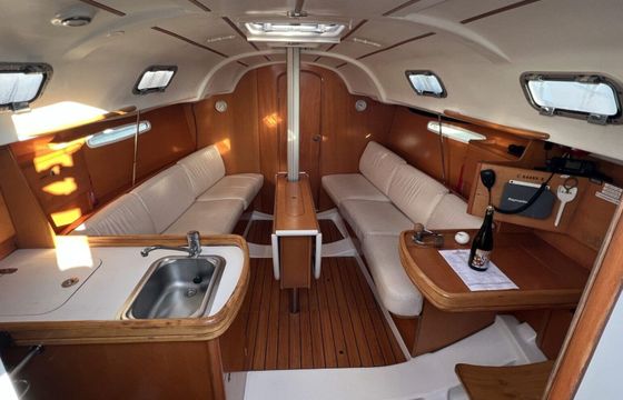 Sailboat 4 FIRST 31.7 (2 CAB) 9m